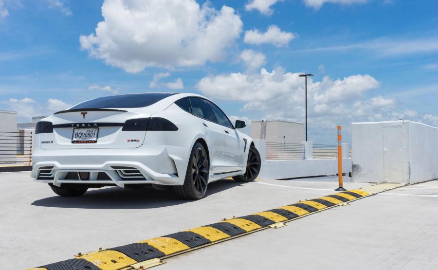  Tesla Model S P90D by Larte Design 2016 года  (фото 3 из 5)